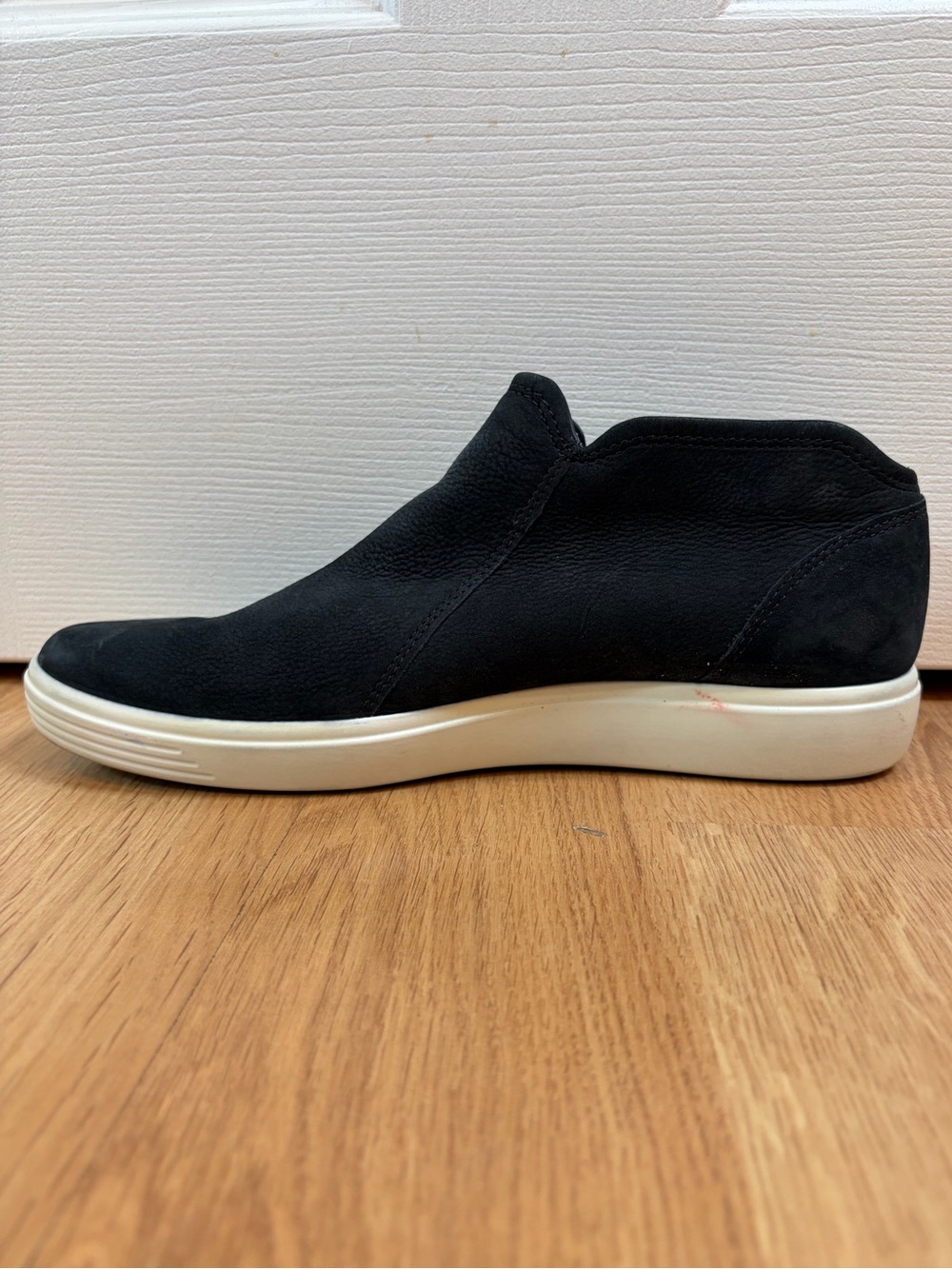 Ecco Black Suede Soft 7 Low Cut Zip Bootie Size 9 - Picture 5 of 11